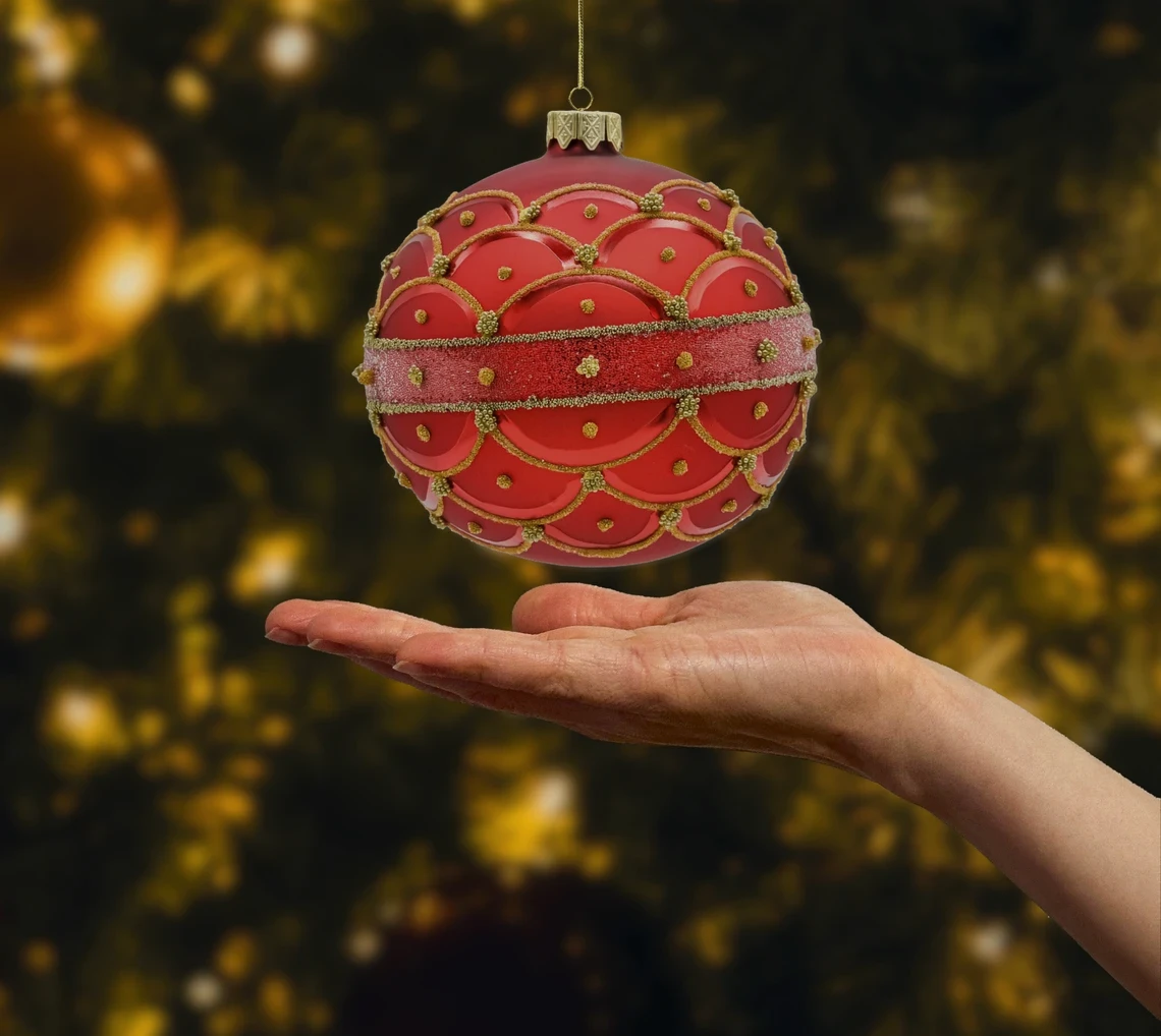 Realne zdjęcie Bombki okrągłe czerwone ze złotą koronką