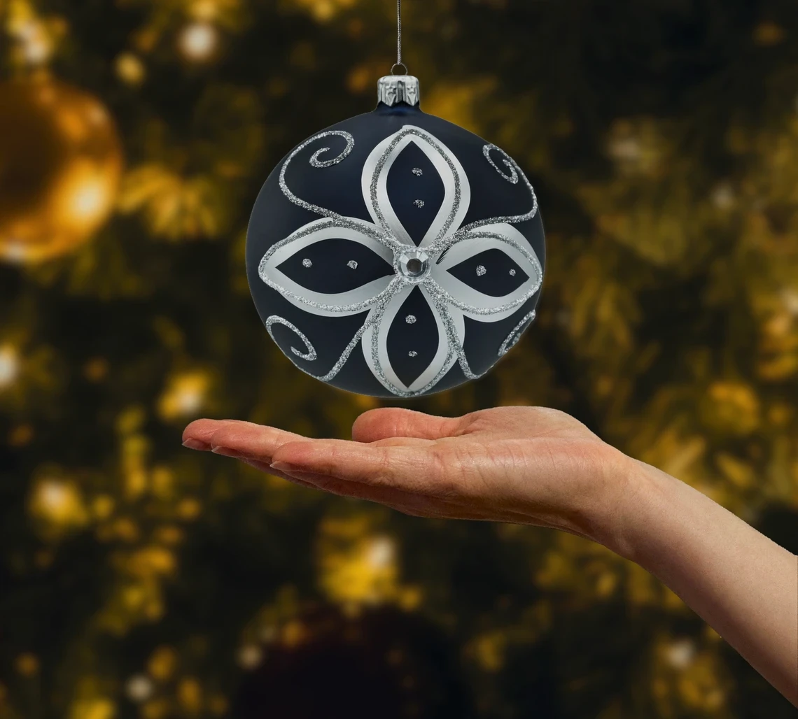 Bombki okrągłe: granatowe i białe realne zdjęcie